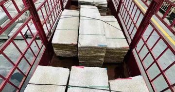 平顶山 黄金麻花岗岩荔枝面，光面毛板装车完成