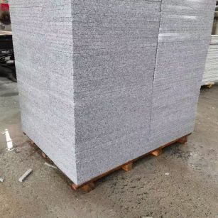 平顶山 芝麻白火烧面1.8厚300*600地铺石，尺寸标准，厚薄均匀