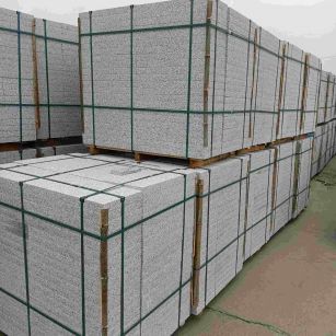 平顶山 白麻花岗岩石材荔枝面地铺石（300*600*50）