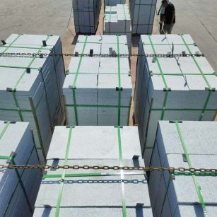 平顶山 芝麻白花岗岩5公分地铺石 花岗岩厂家工厂装车日常