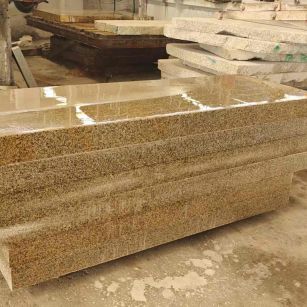 平顶山 黄金麻栏杆料半成品加工中