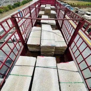 平顶山 黄金麻花岗岩荔枝面，光面毛板装车完成