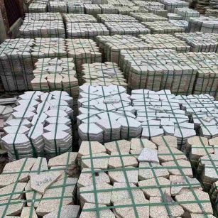 平顶山 黄金麻白麻花岗岩荔枝面地铺石(冰裂纹)