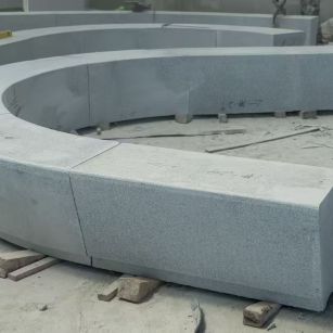 平顶山 芝麻白花岗岩光面弧形坐凳