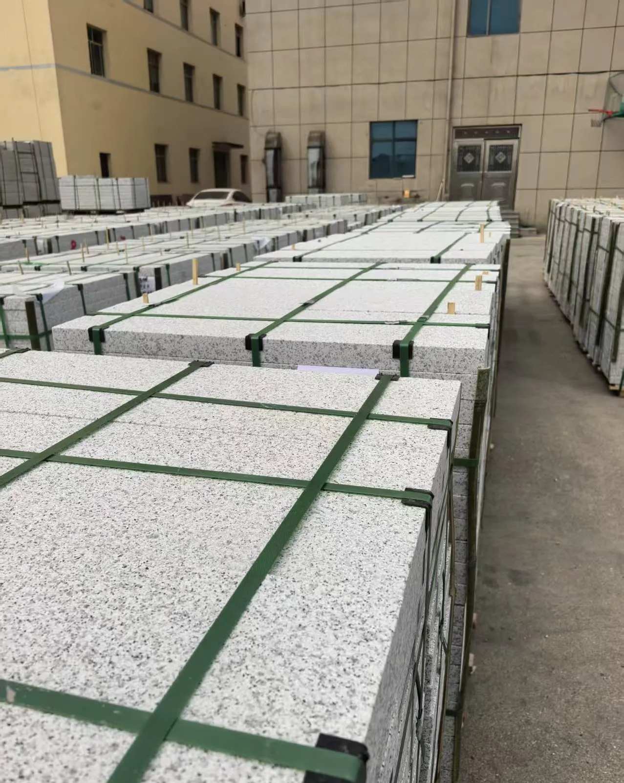 平顶山 白麻花岗岩5.0公分荔枝面地铺石