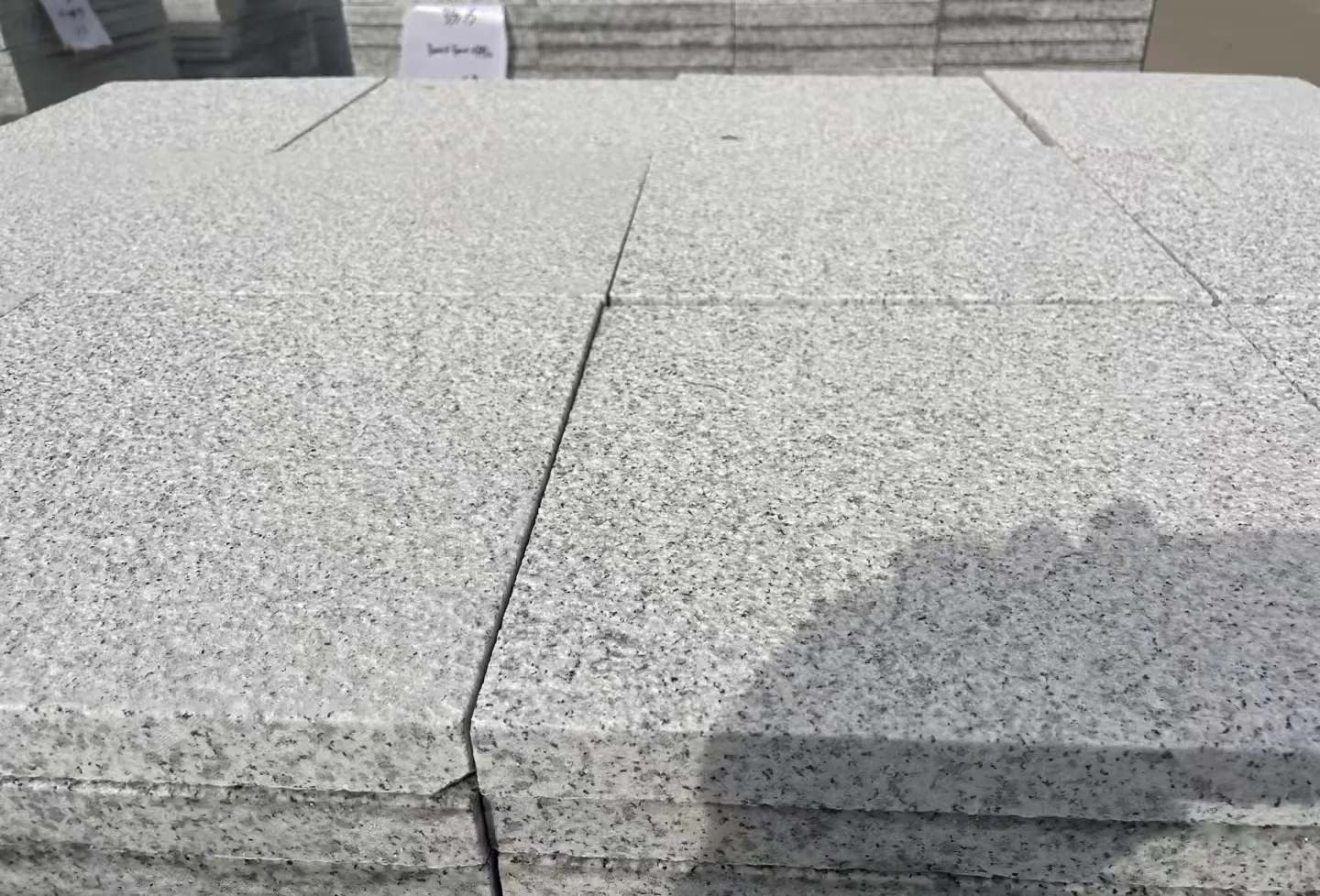 平顶山 白麻花岗岩石材推荐 荔枝面地铺石