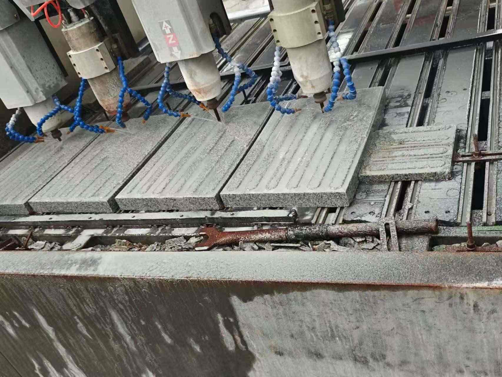 平顶山 芝麻白花岗岩荔枝面盲道雕刻