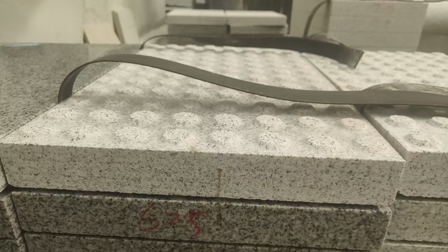 平顶山 芝麻白花岗岩6.0公分荔枝面五轴加工雕刻盲点