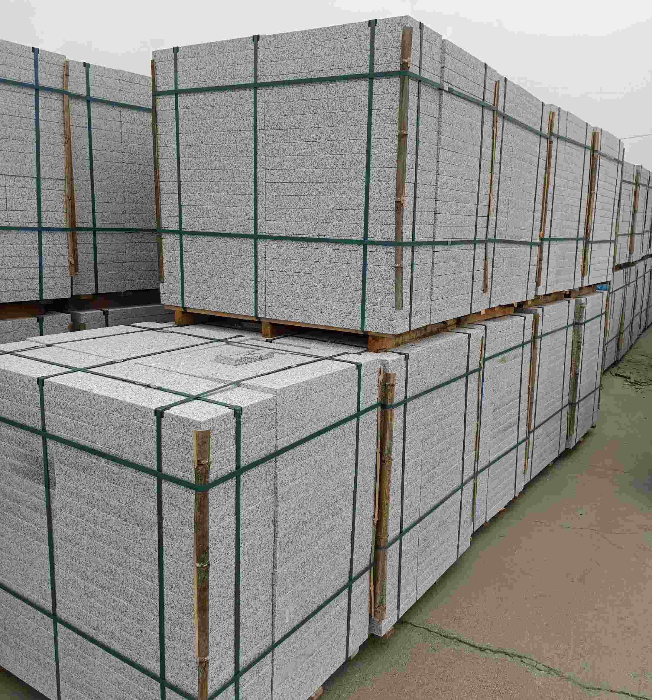 平顶山 白麻花岗岩石材荔枝面地铺石（300*600*50）