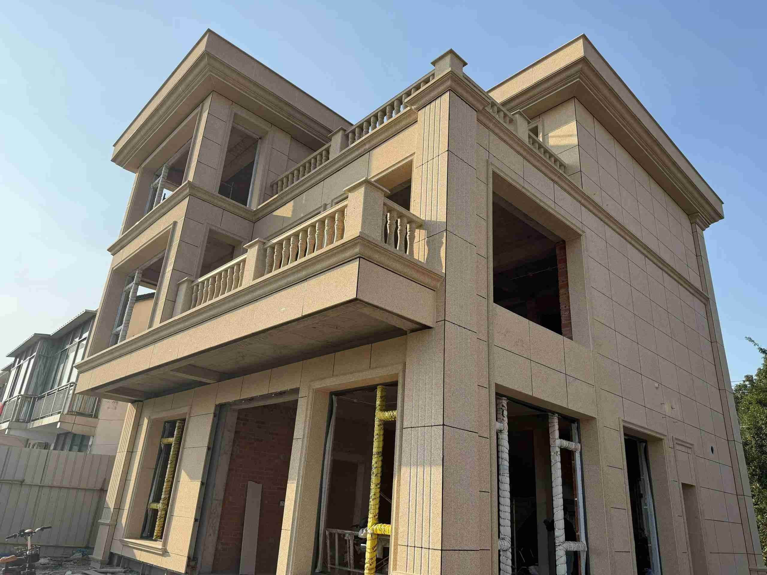 平顶山 黄金麻花岗岩石材荔枝面外墙干挂效果展示