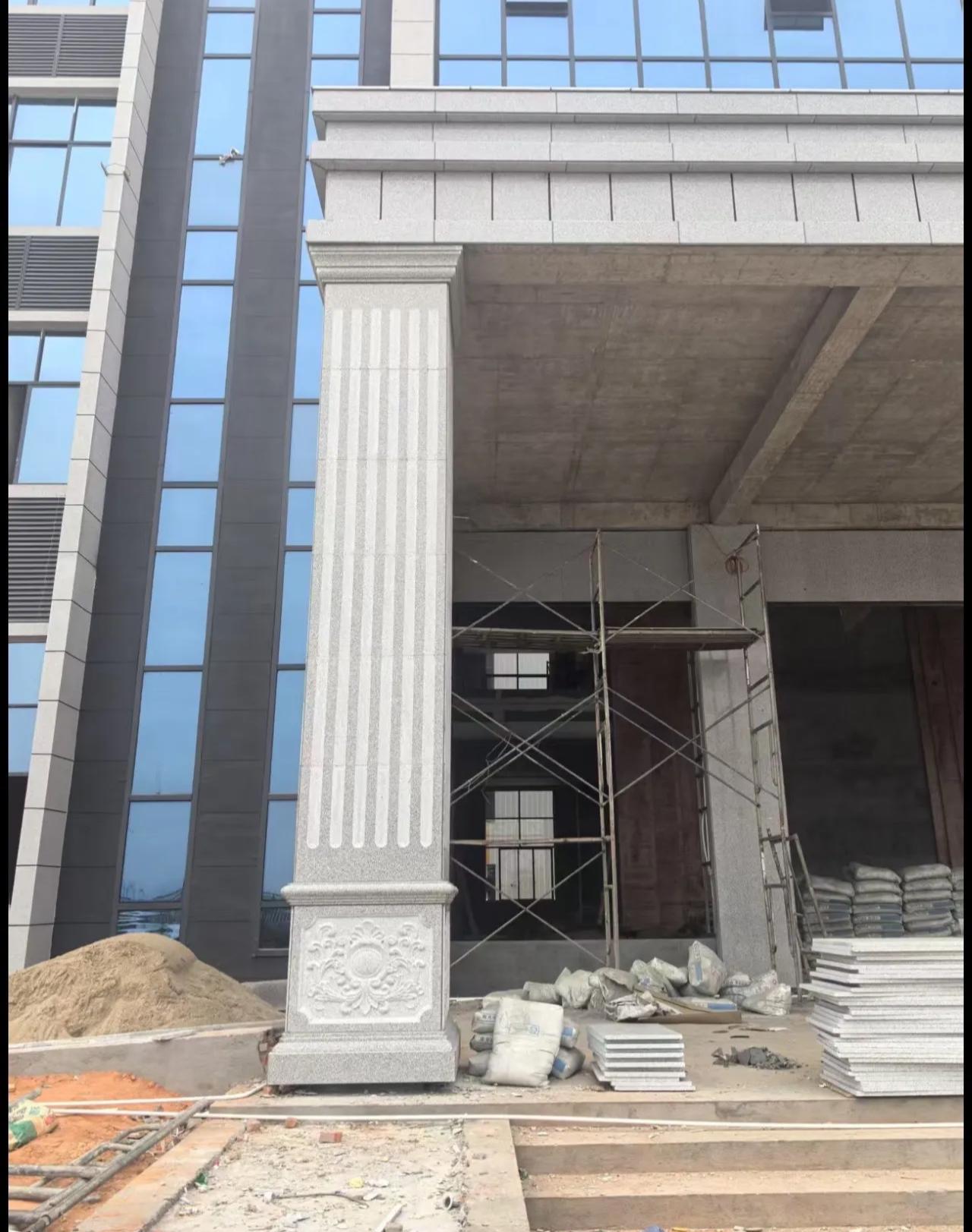 平顶山 芝麻白光面花岗岩门楼大柱（罗马柱）配雕花底座