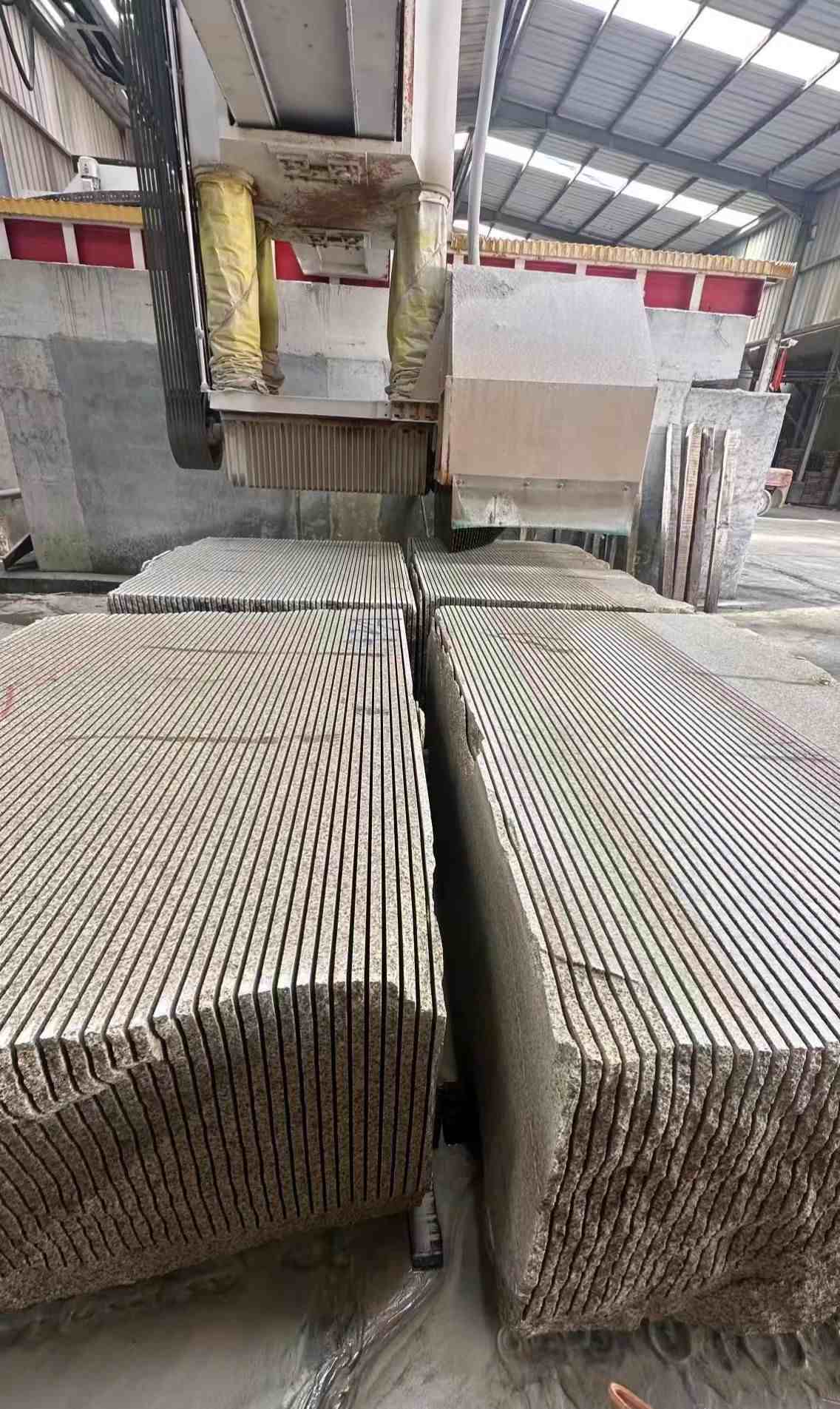 平顶山 车间生产日常，黄金麻白麻花岗岩