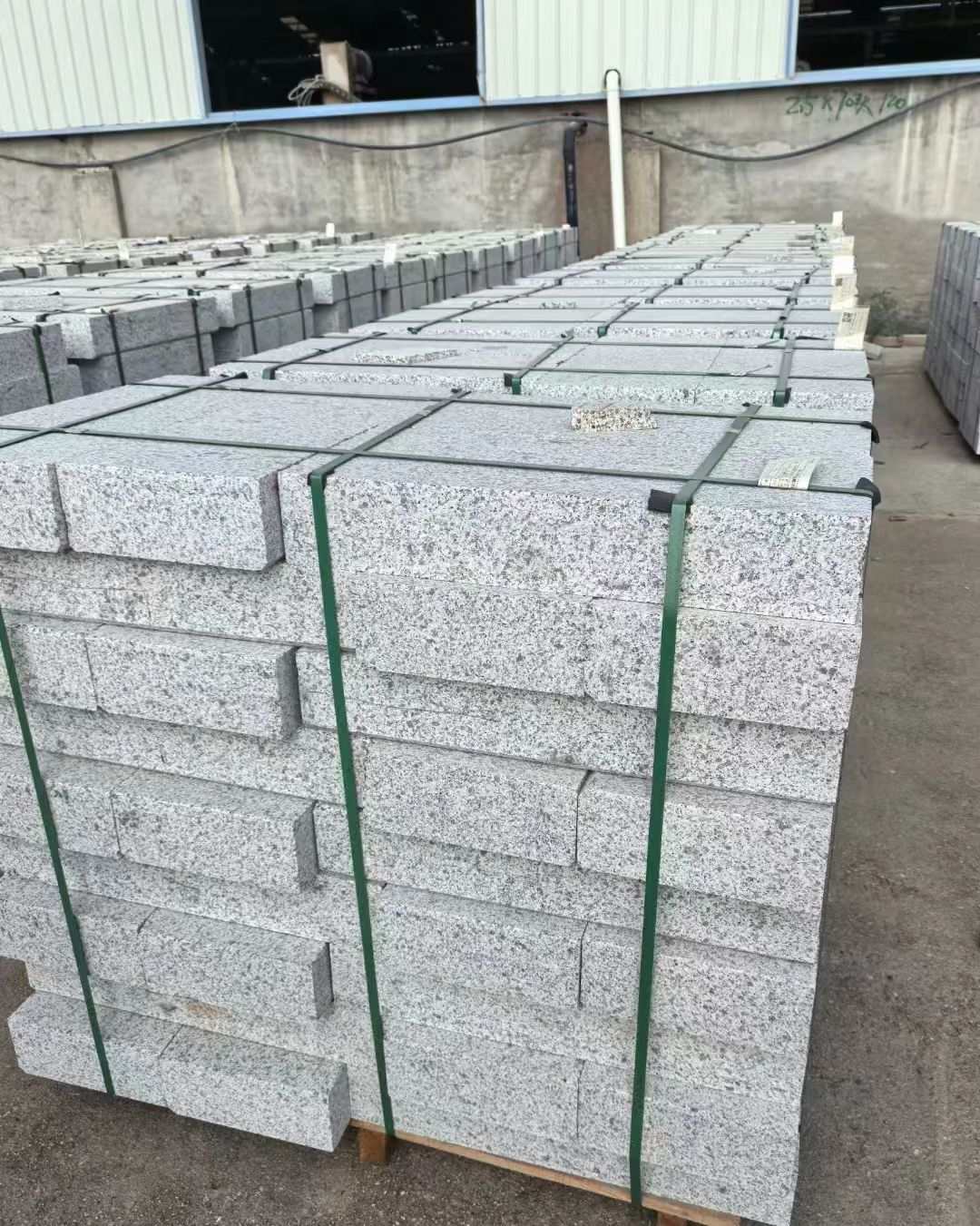 平顶山 白麻花岗岩路沿石，弧形路沿石，道牙石，马路牙子，界石，路缘石，平沿石，直岩石，平缘石等