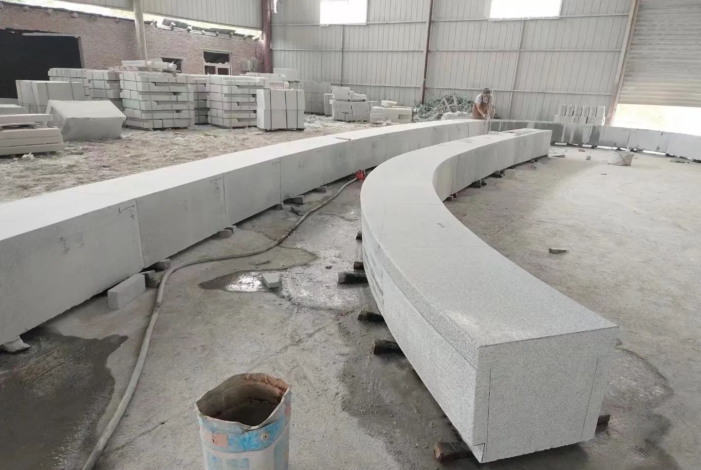 平顶山芝麻白花岗岩石板材 园林光面弧形坐凳