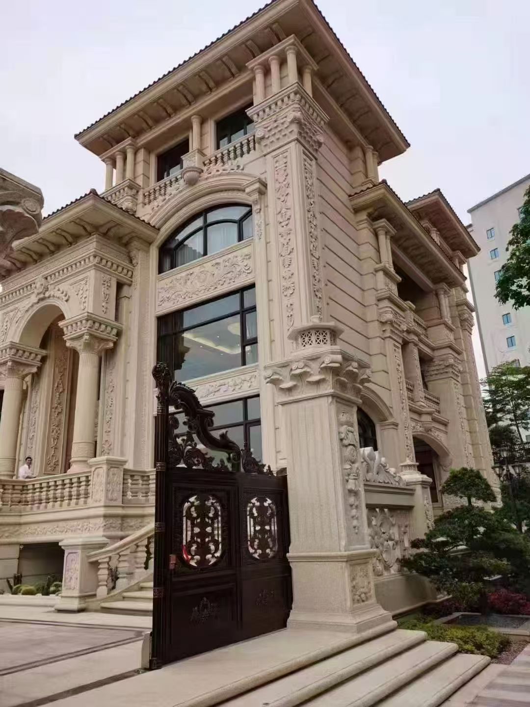 平顶山 黄金麻花岗岩别墅外墙干挂效果展示