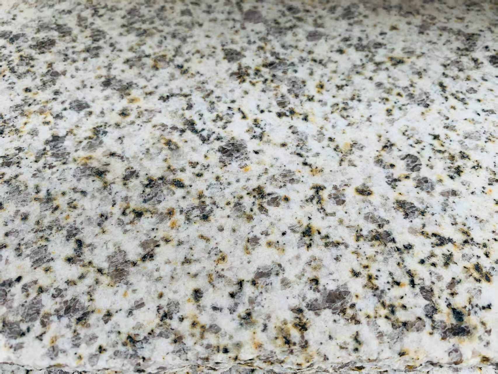 平顶山 黄金麻花岗岩石材浅黄光面