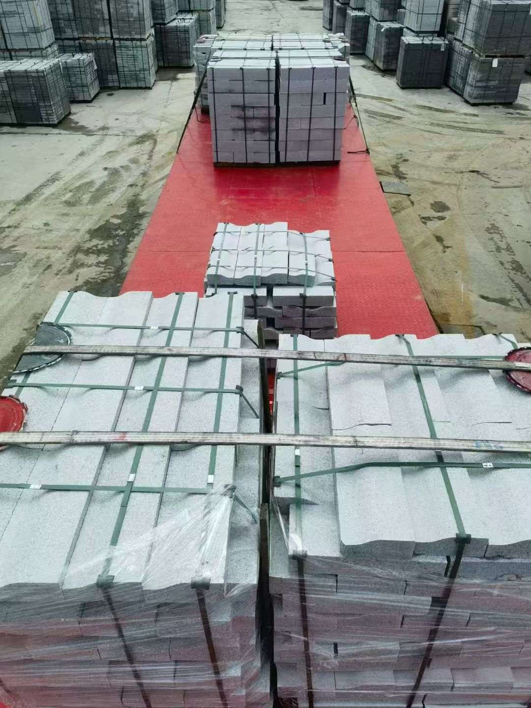 平顶山 芝麻白仿形加直形路沿石出货日常