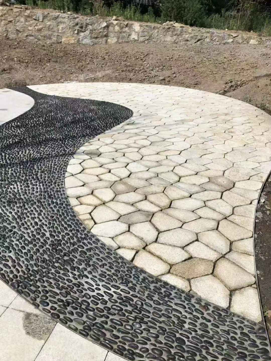 平顶山 黄金麻冰裂纹地铺石工地铺装案例