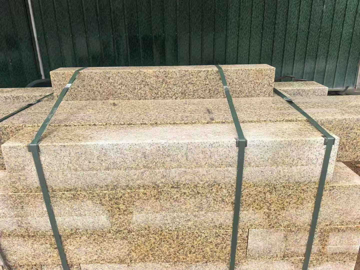 平顶山 黄金麻花岗岩石材机切面栏杆料半成品