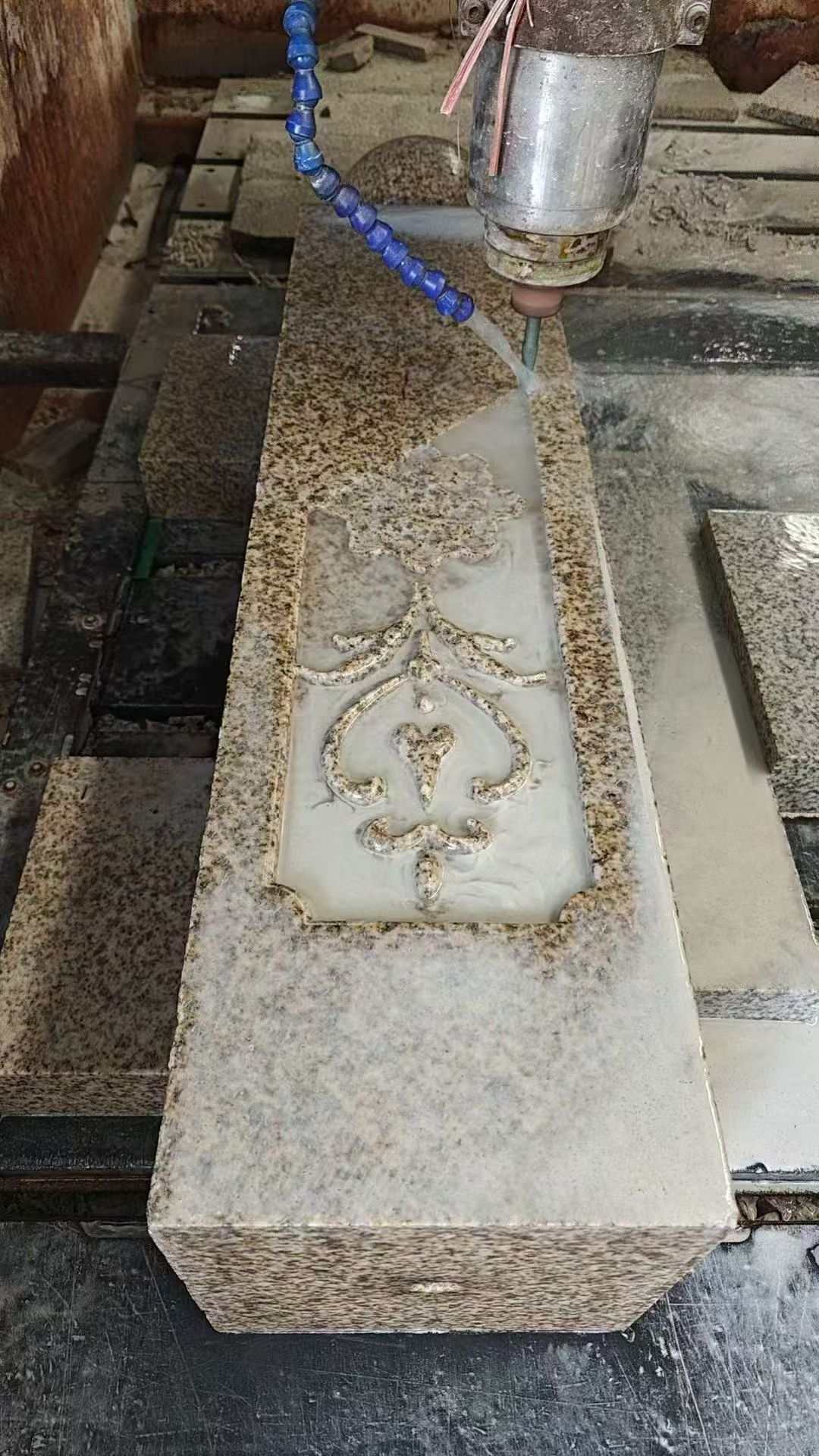 平顶山 黄金麻花岗岩异形加工雕刻栏杆大柱