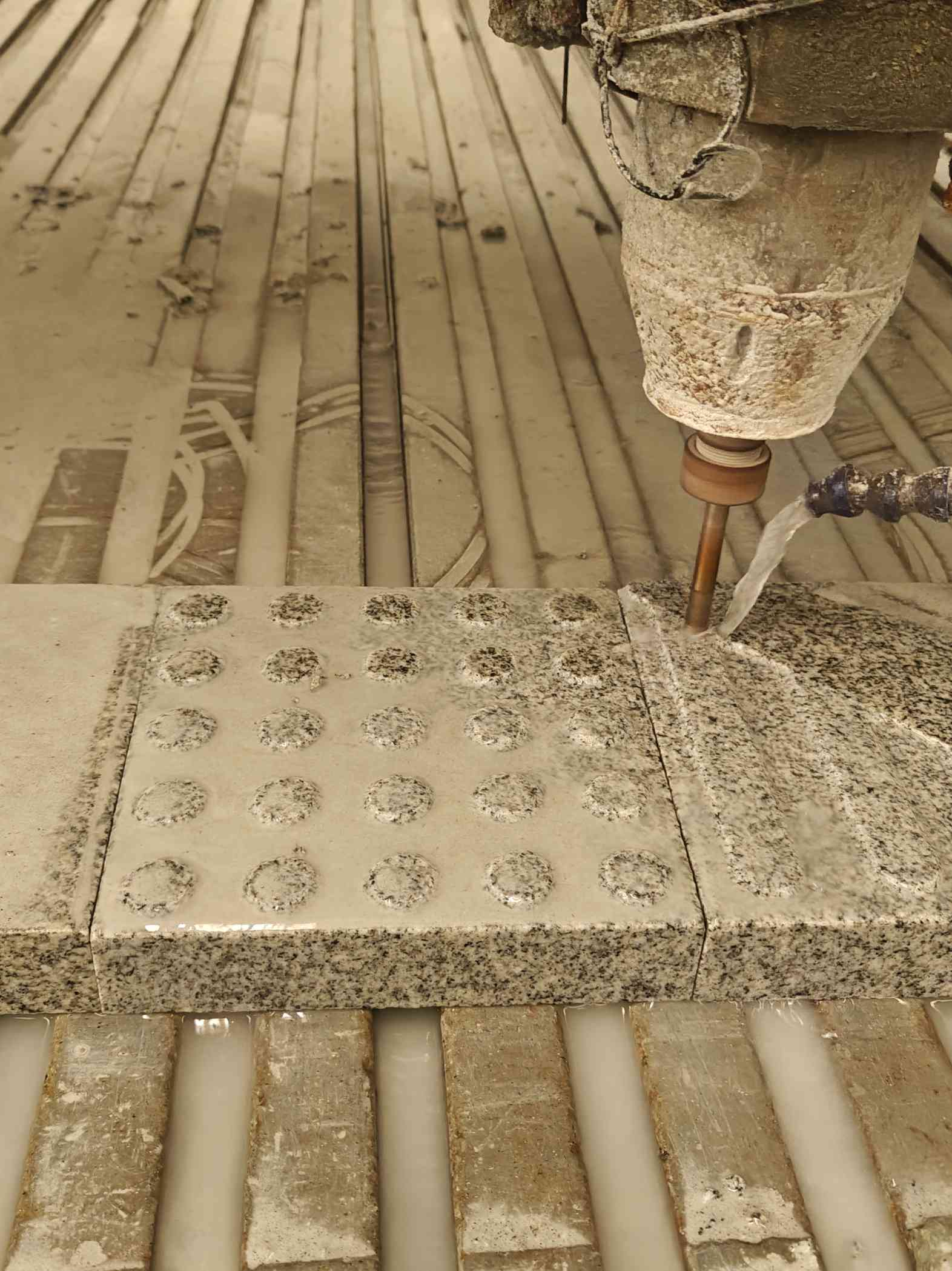 平顶山 芝麻白花岗岩石材盲人石、盲道石、盲点石