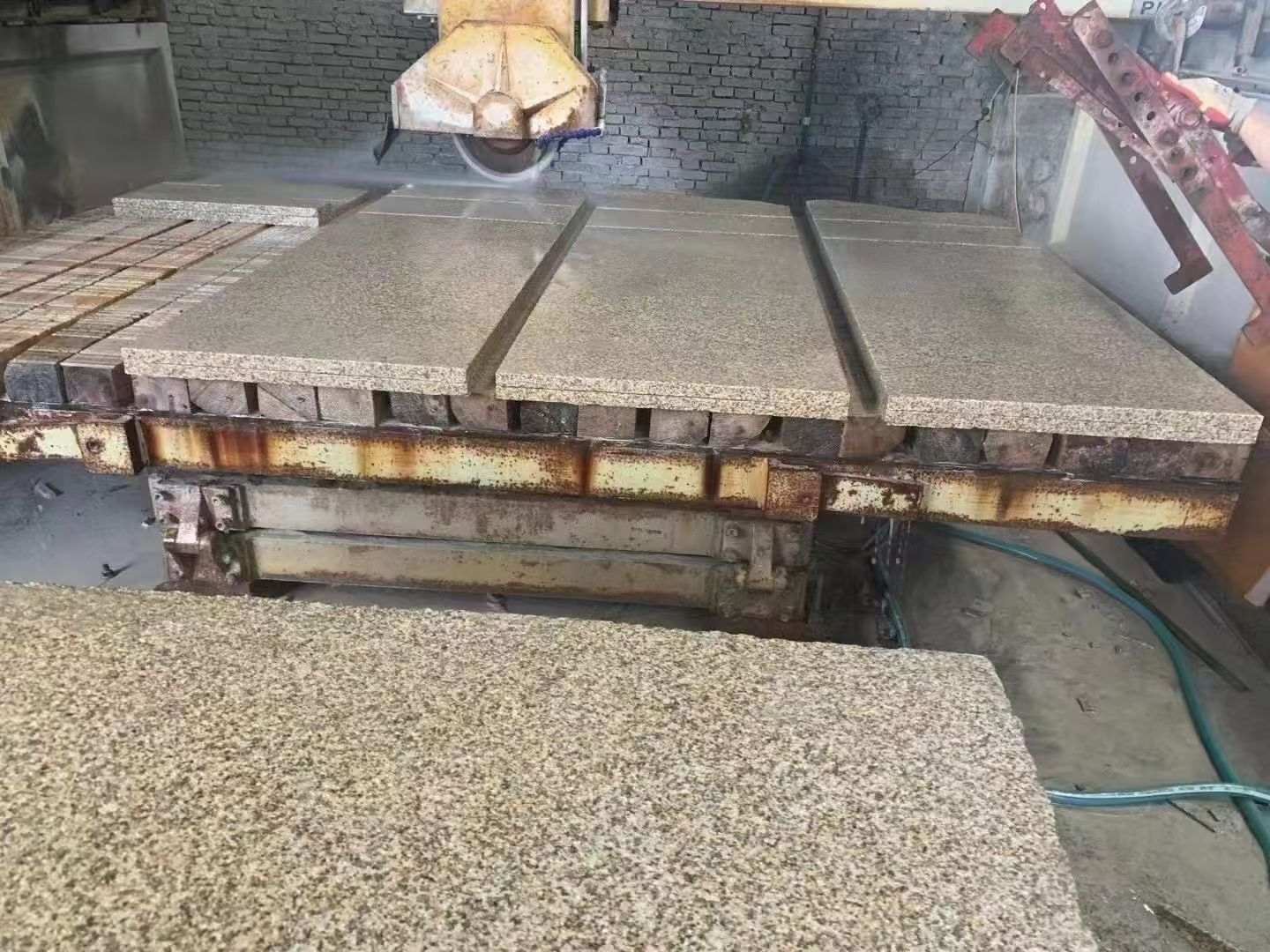 平顶山 黄金麻荔枝面成品板加工