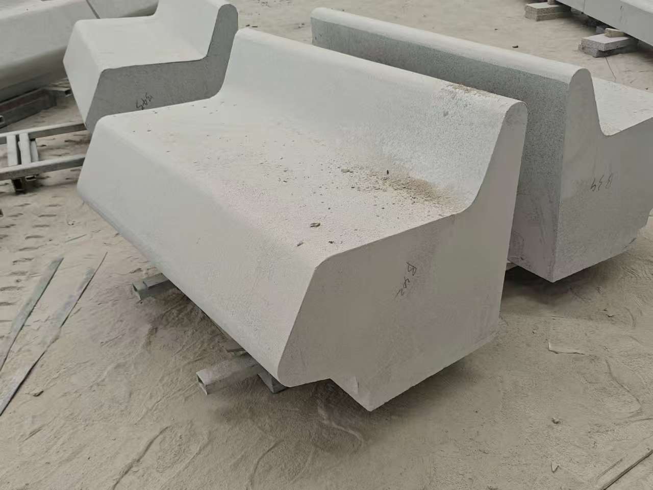 平顶山 芝麻白花岗岩异形坐凳，石凳