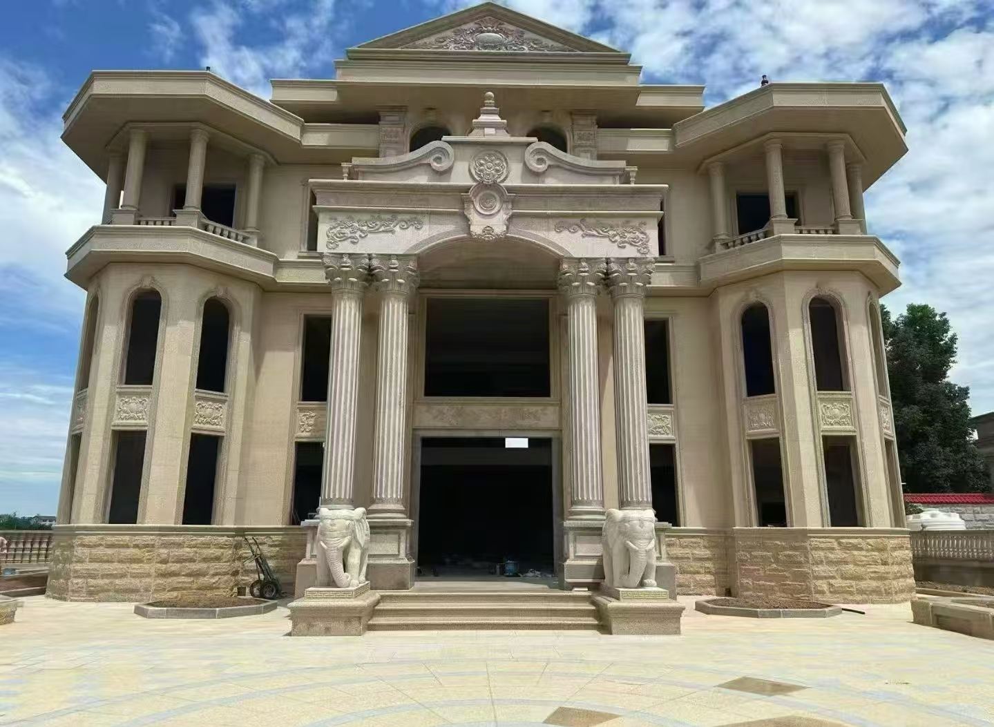 平顶山 黄金麻别墅外墙干挂，大柱，大象，蘑菇石，雕花板