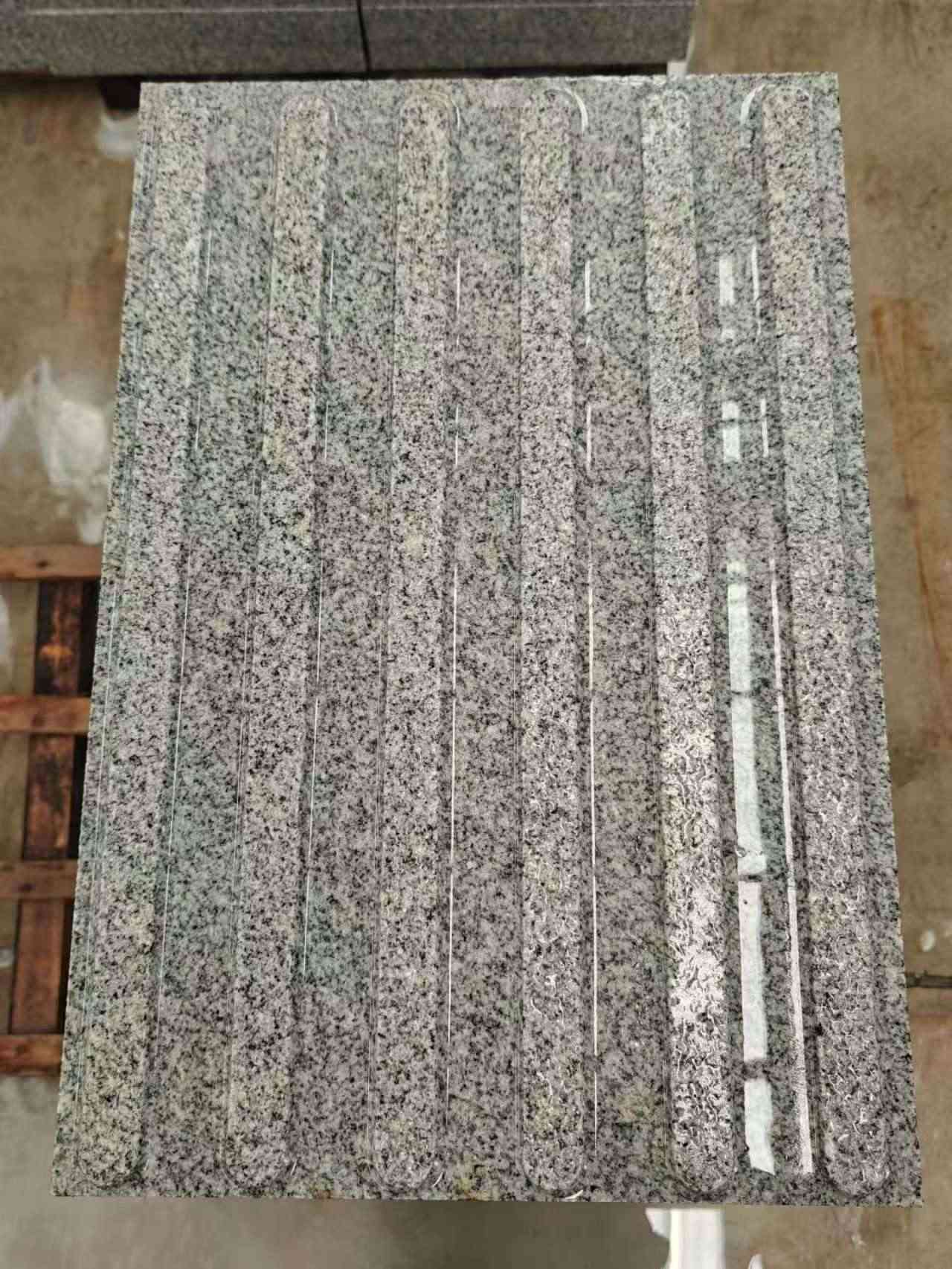 平顶山 芝麻白花岗岩荔枝面雕刻盲道，盲条