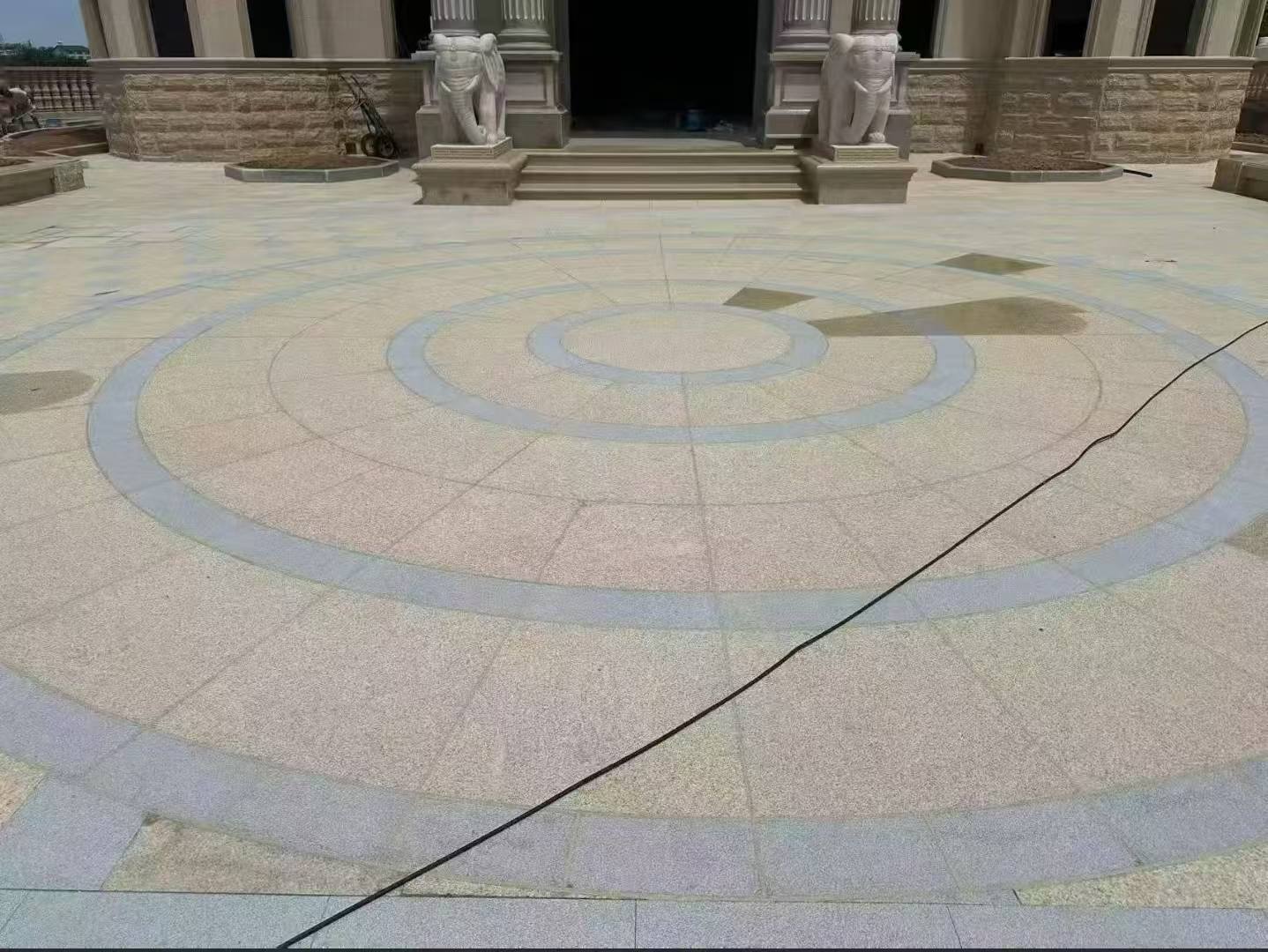 平顶山 黄金麻芝麻灰花岗岩石材地铺拼接效果